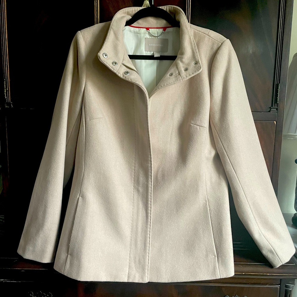 Banana Republic wool blend short coat, large